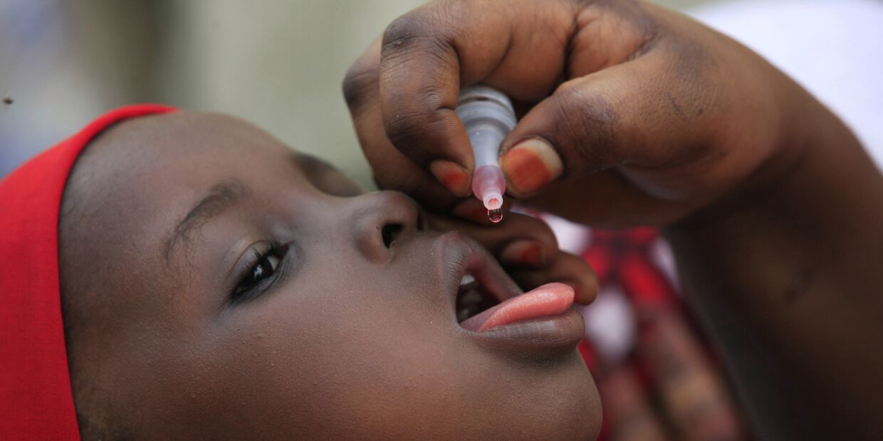 Вакцинация детей против полиомиелита в Нигерии