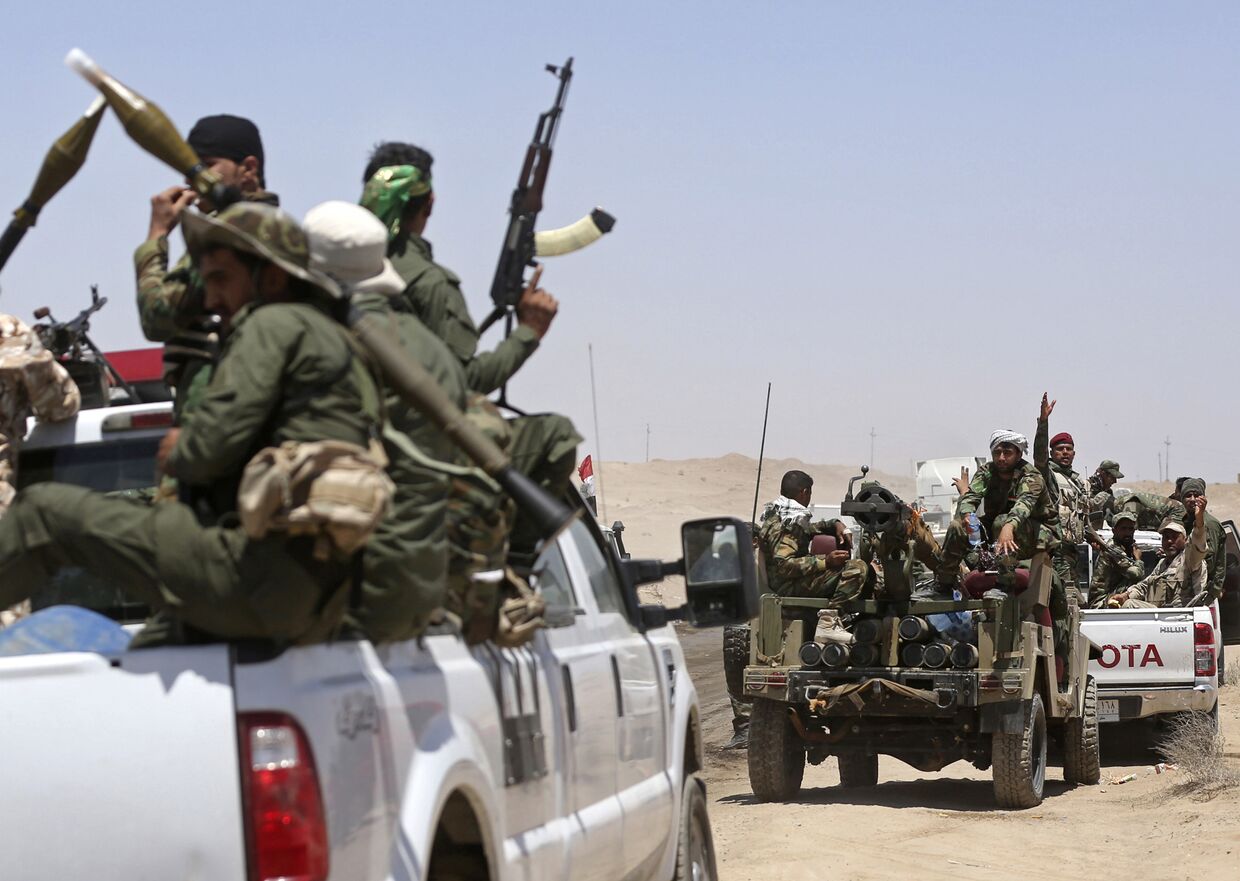 Бойцы организации Бадра патрулируют линию фронта в Кессаррате, 70 км от Багдада