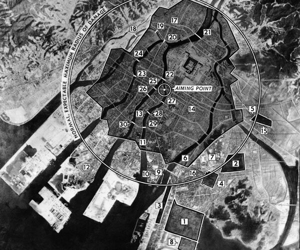 Карта Хиросимы с отмеченными разрушениями, полностью уничтоженная часть города затемнена