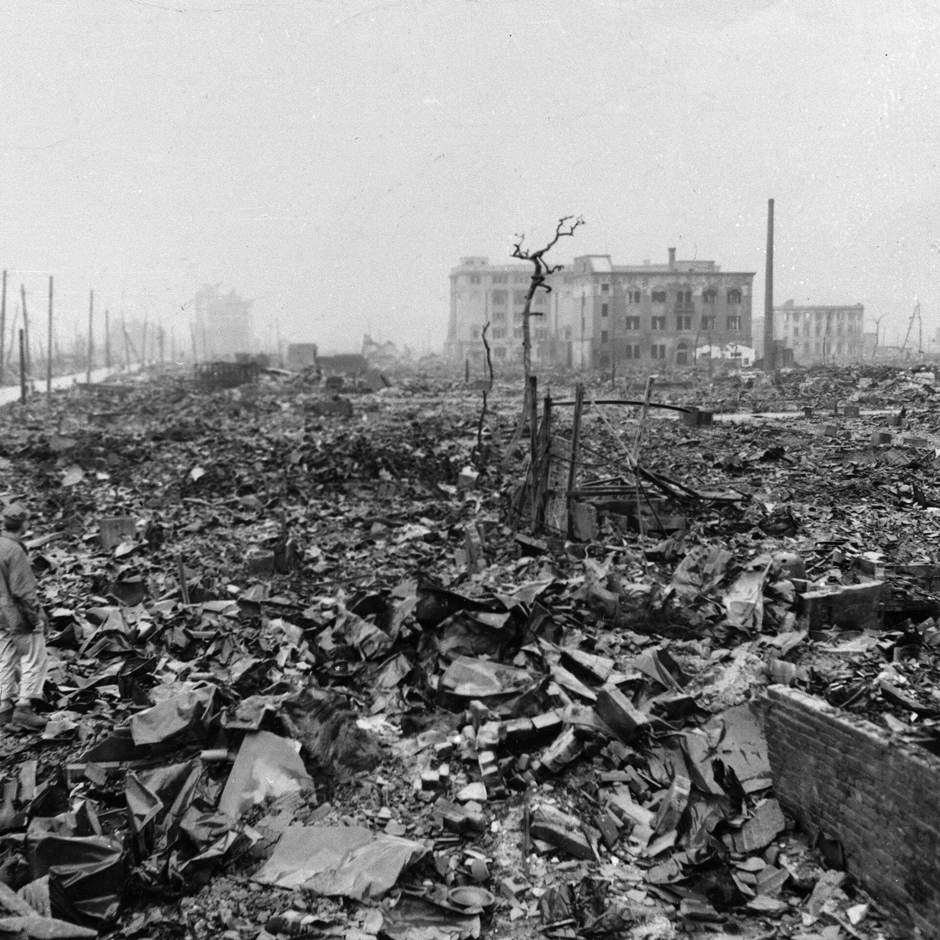 Причины угрозы ядерной войны. Город после ядерного взрыва. 20 Век Хиросима 6 августа. Фотоснимки после ядерной войны.
