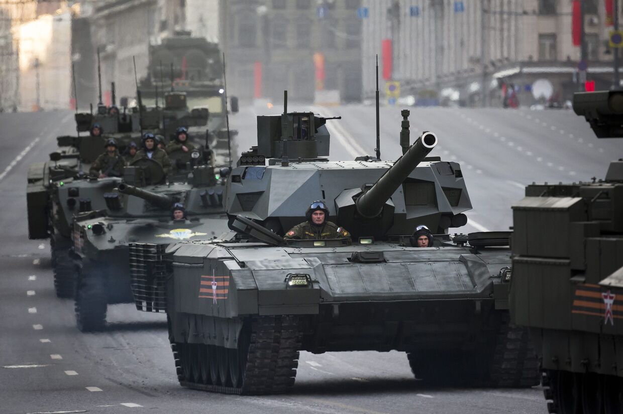Танк Т-14 «Армата» во время репетиции парада в честь победы в Великой отечественной войне в Москве