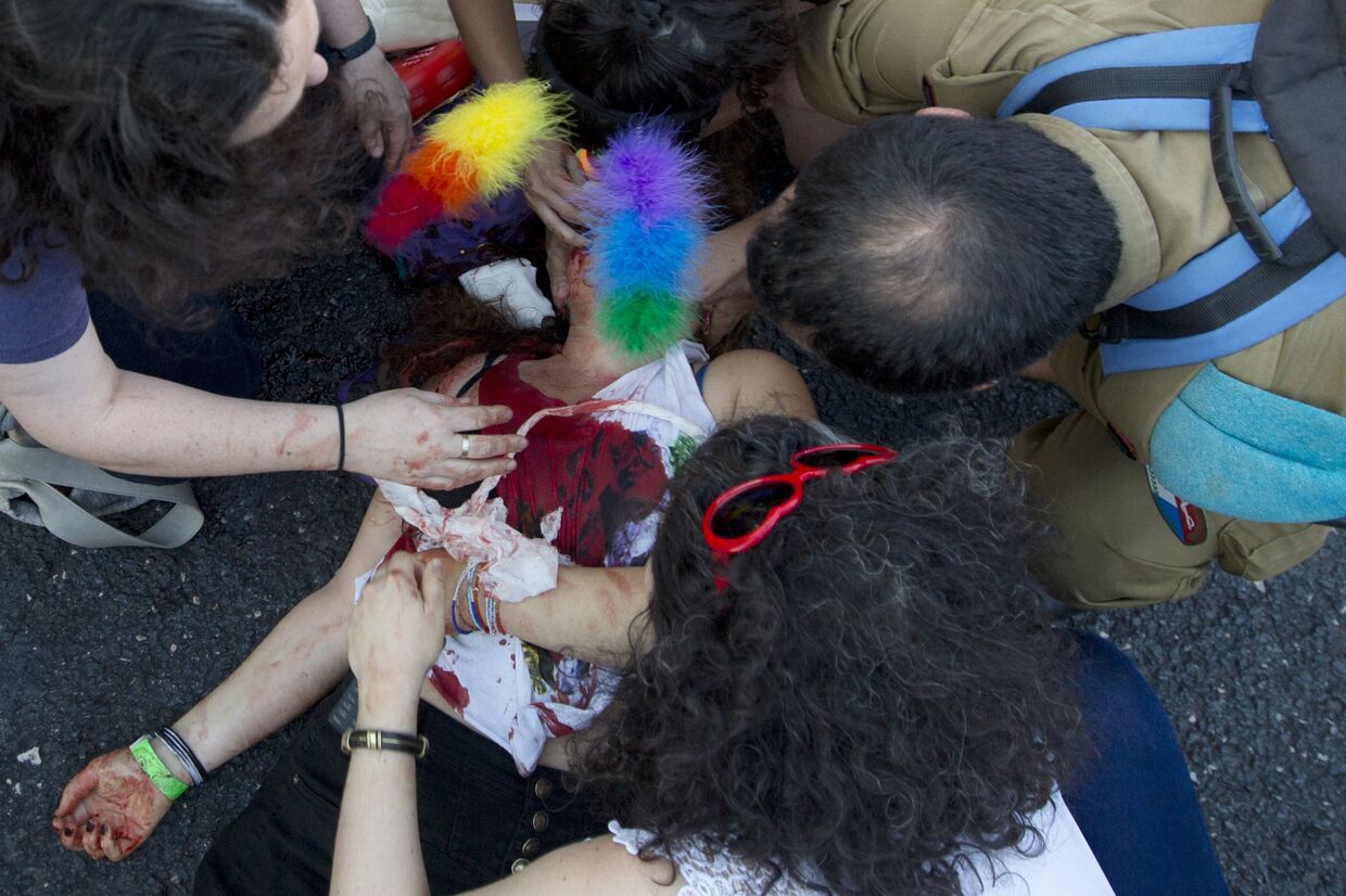 Женщина, раненная ультраортодоксальным евреем Ишаи Шлисселем во время гей-парада в Иерусалиме