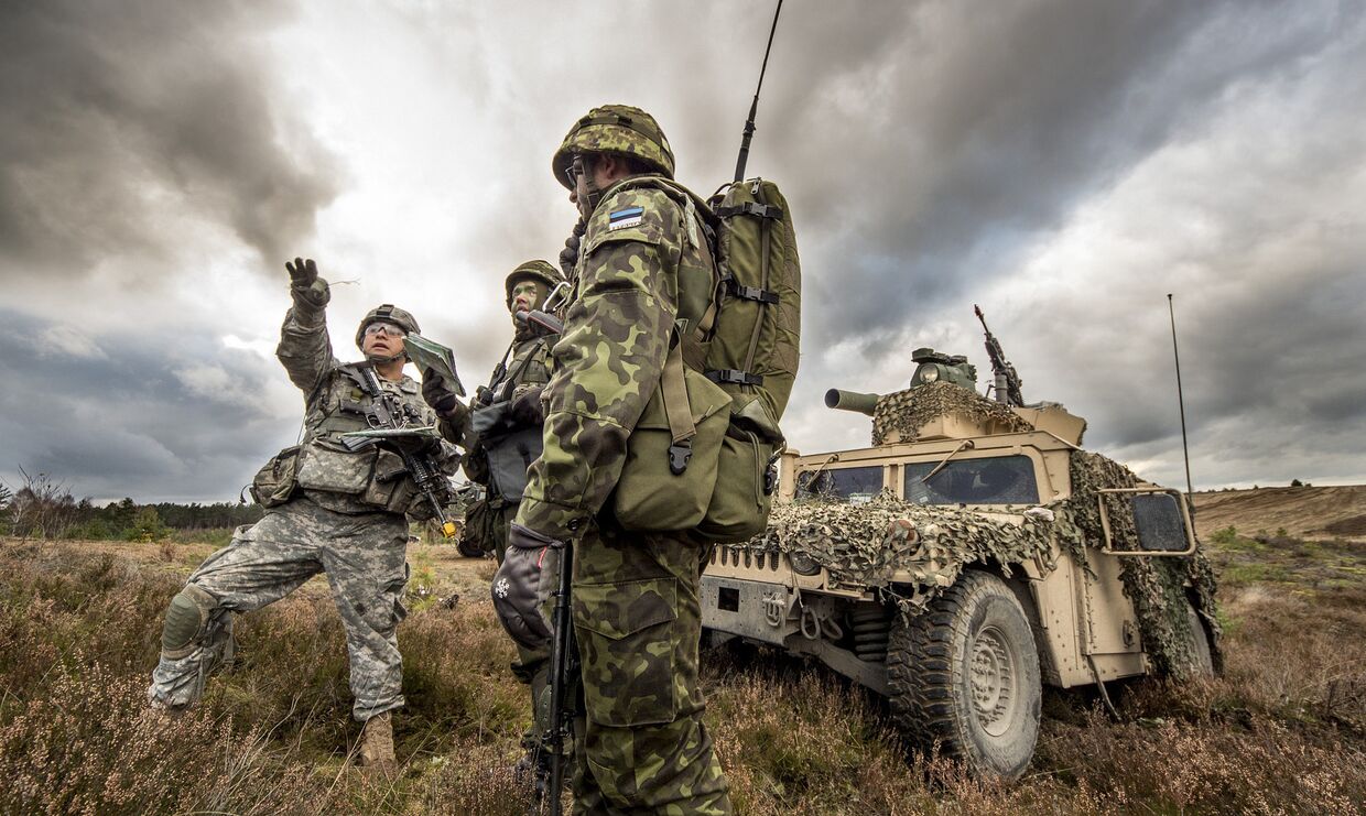 Солдаты США и Эстонии, совместные военные учения