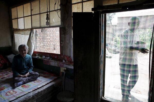Чжан Сяньту в своем доме в городе Сиянь, провинция Шанси