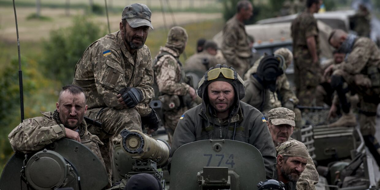 Украинские военные в районе Красноармейска в Донецкой области