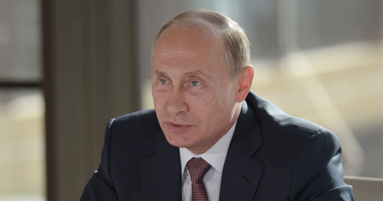 Президент РФ Владимир Путин на встрече с представителями национальных общественных объединений Крыма