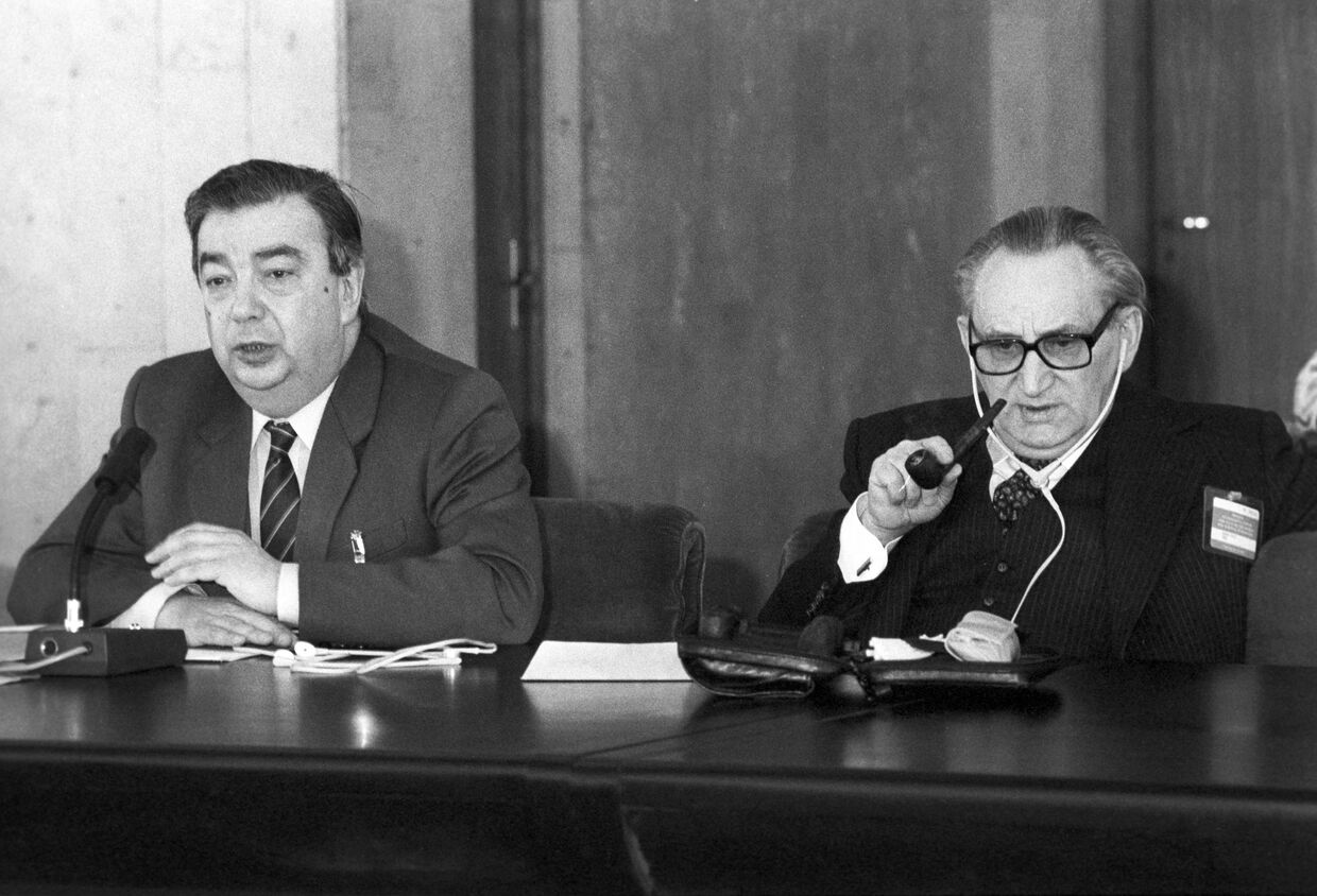 Е. М. Примаков и Э. Бар на форуме «За безъядерный мир, за выживание человечества», 14-16 февраля 1987