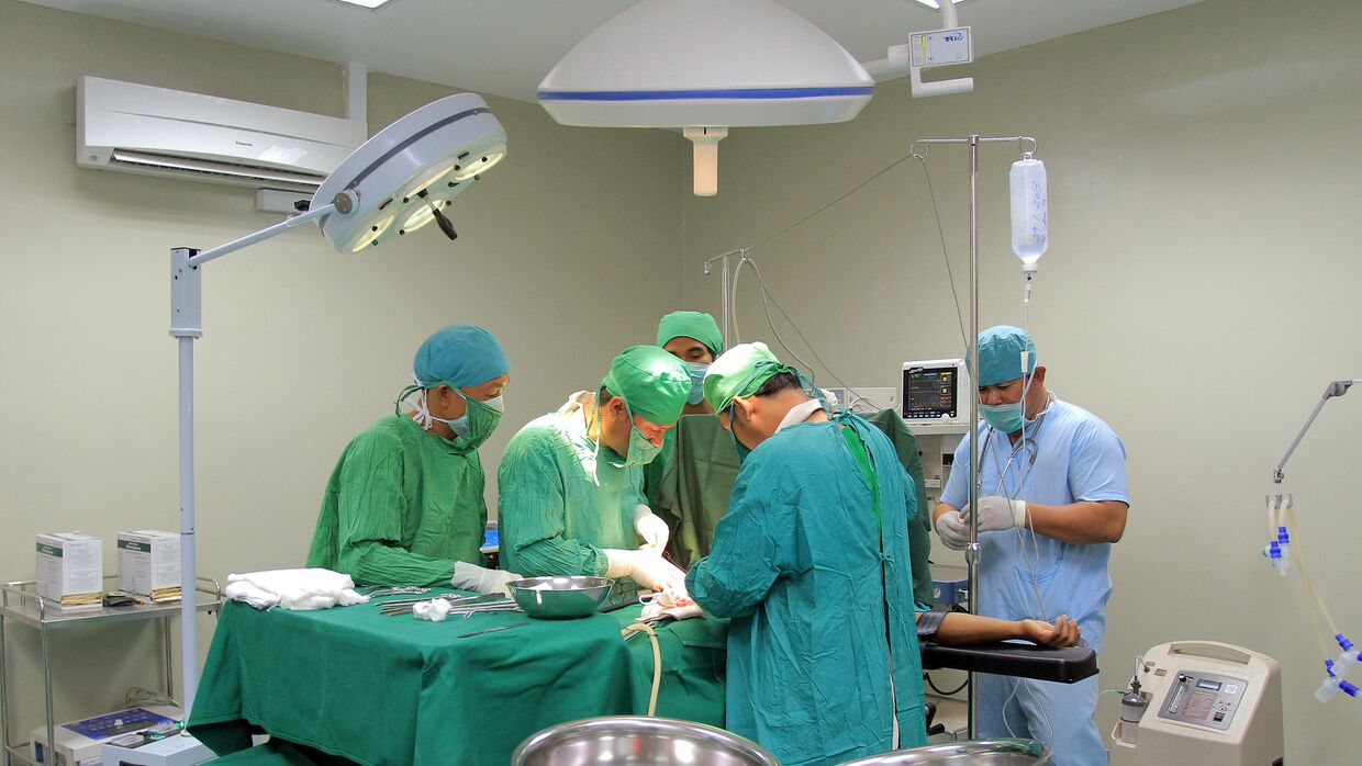 Хирургическая операция в больнице