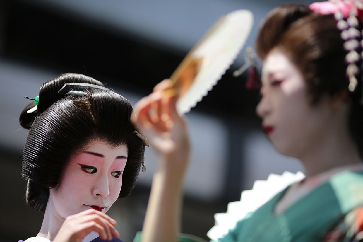 Парад накануне праздника Сандзя-мацури в Токио