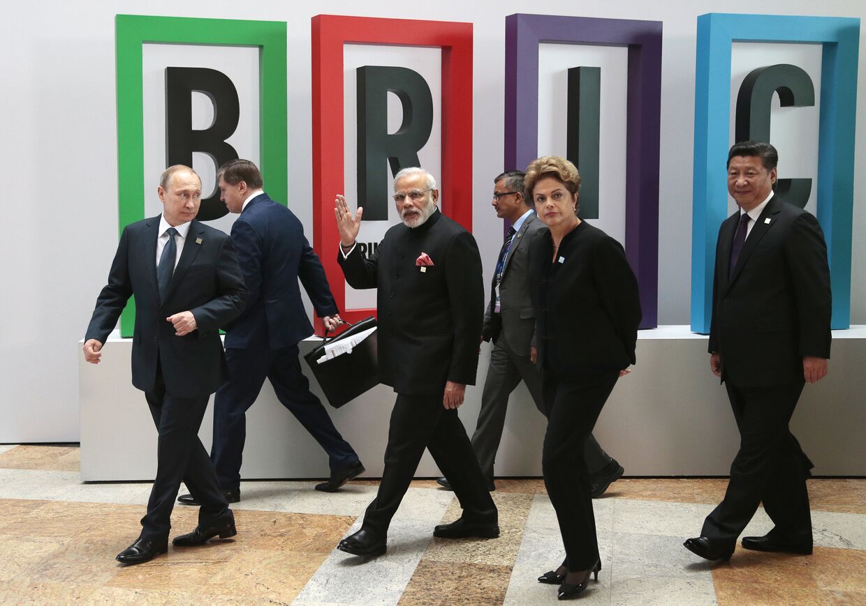 Владимир Путин, Нарендра Моди, Дилма Русеф и Си Цзиньпин на саммите БРИКС в Уфе
