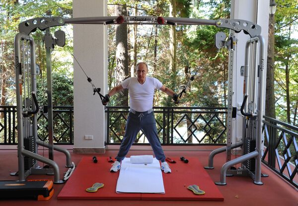 Владимир Путин во время совместной тренировки с  Дмитрием Медведевым в резиденции «Бочаров ручей» в Сочи