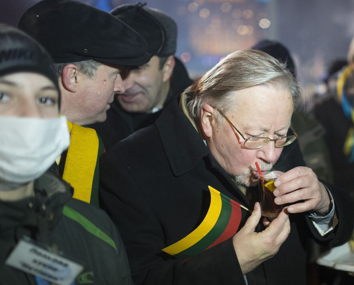 Бывший председатель верховного Совета Литвы Витаутас Ландсбергис во время акции сторонников евроинтеграции на Площади Независимости в Киеве