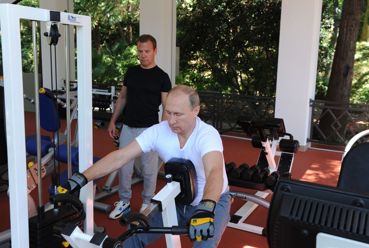 Владимир Путин и Дмитрий Медведев во время совместной тренировки в резиденции Бочаров ручей в Сочи