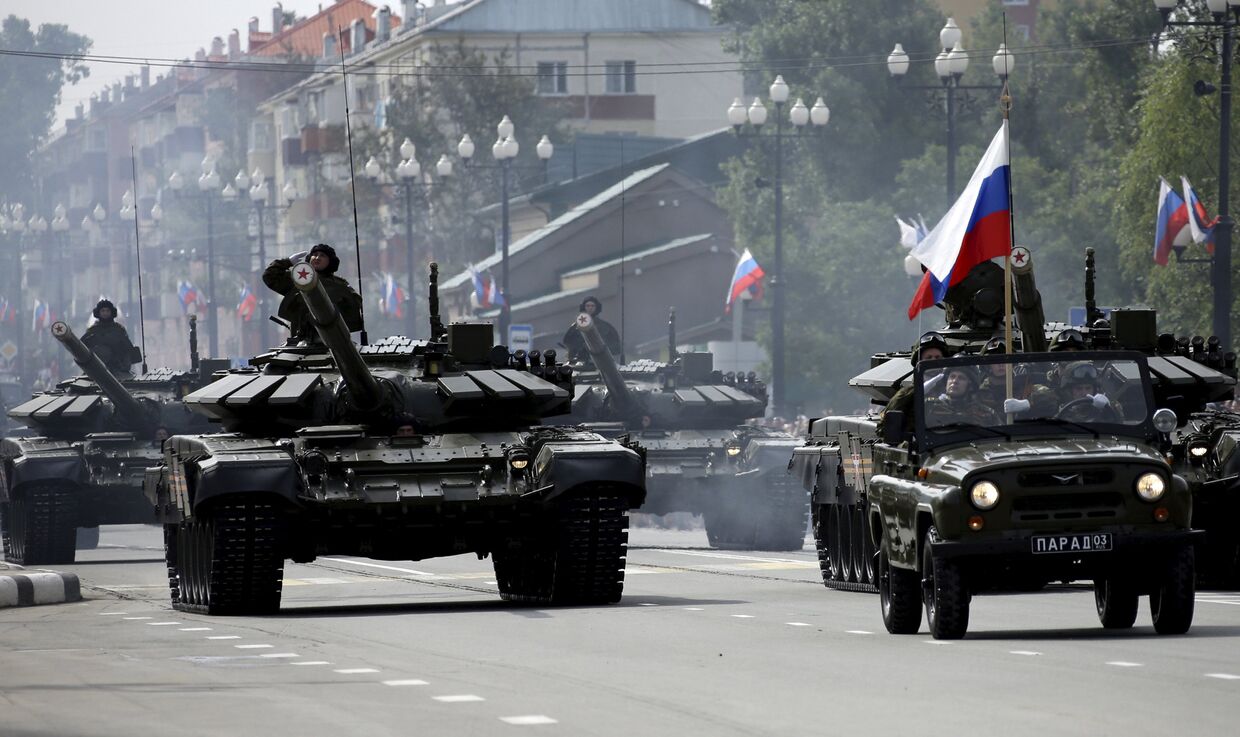 Российские военные во время парада в Южно-Сахалинске, 2 сентября 2015 года