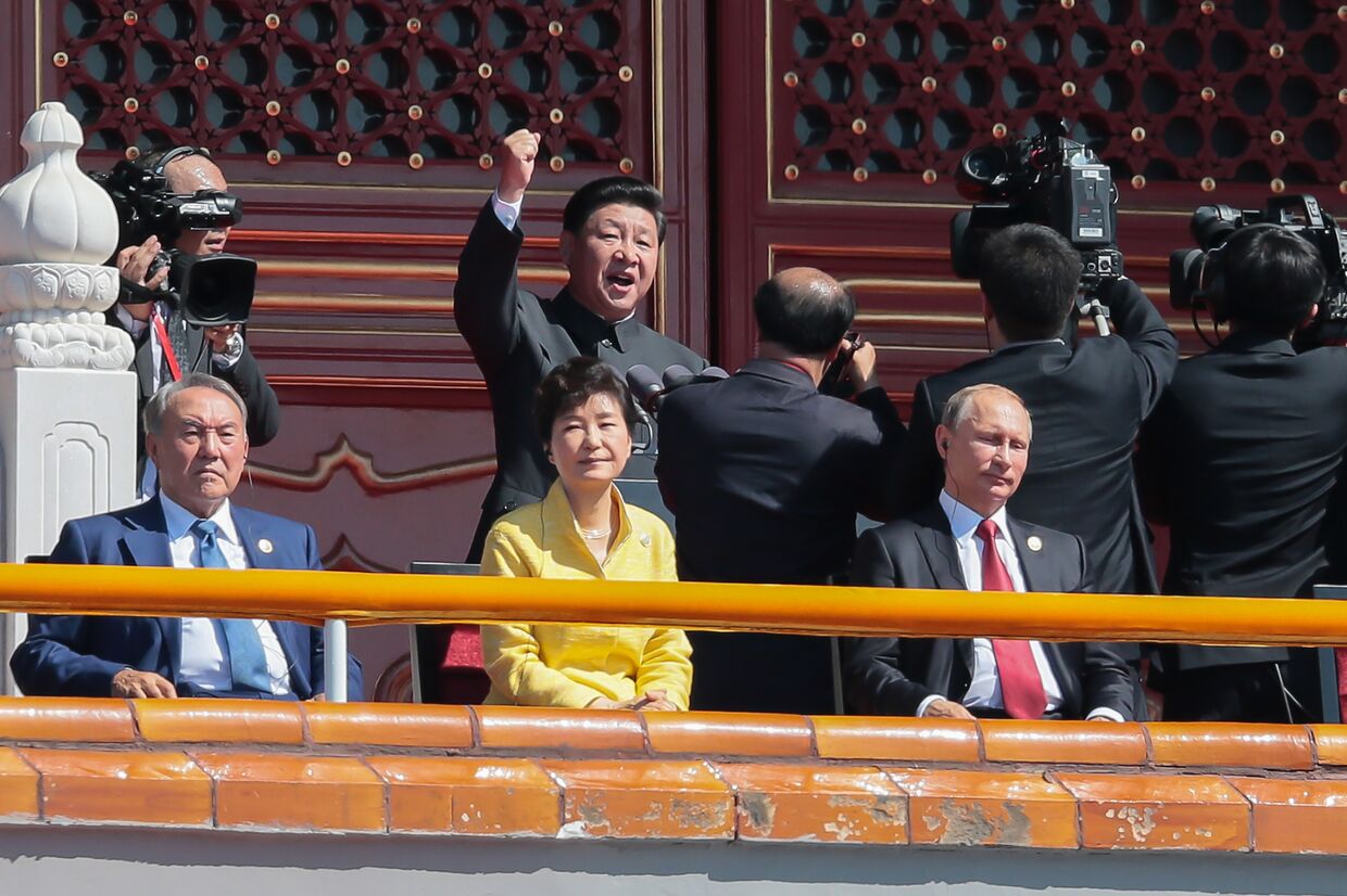 Владимир Путин, Пак Кын Хе, Нурсултан Назарбаев и Си Цзиньпин во время Парада Победы на площади Тяньаньмэнь в Пекине