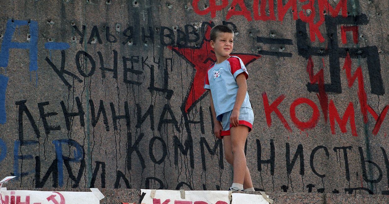 Памятник Ленину в Киеве через четыре дня после провозглашения независимости Украины, 1991 год