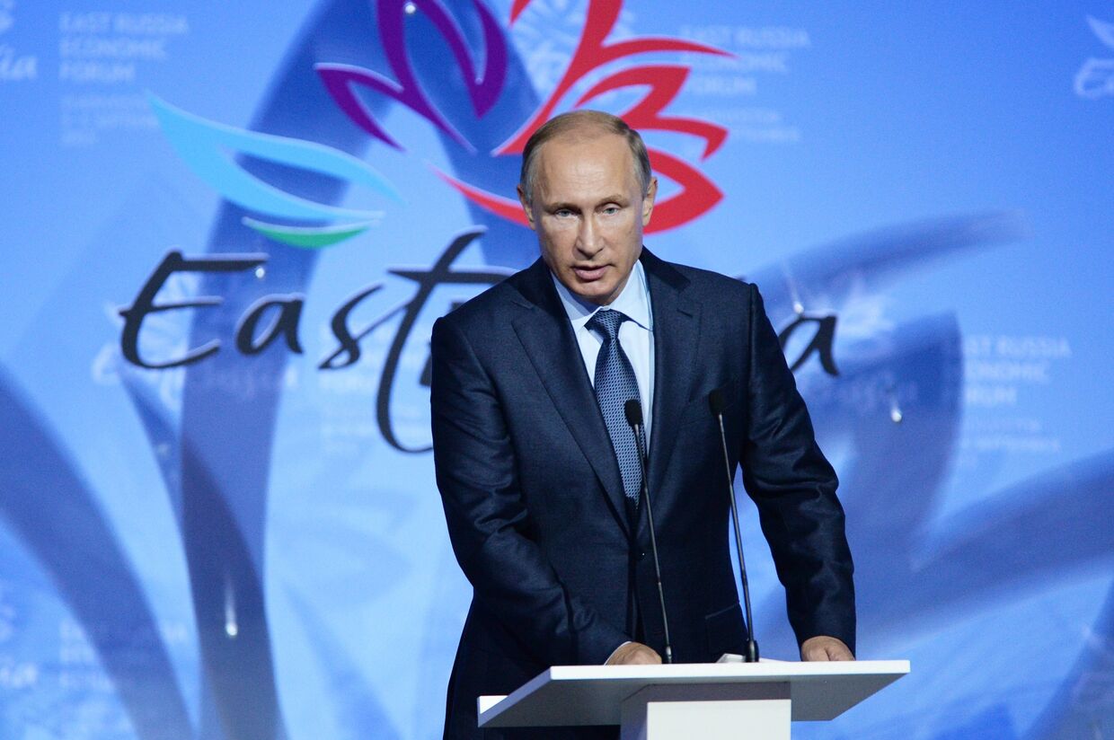 Владимир Путин выступает на торжественном открытии Восточного экономического форума