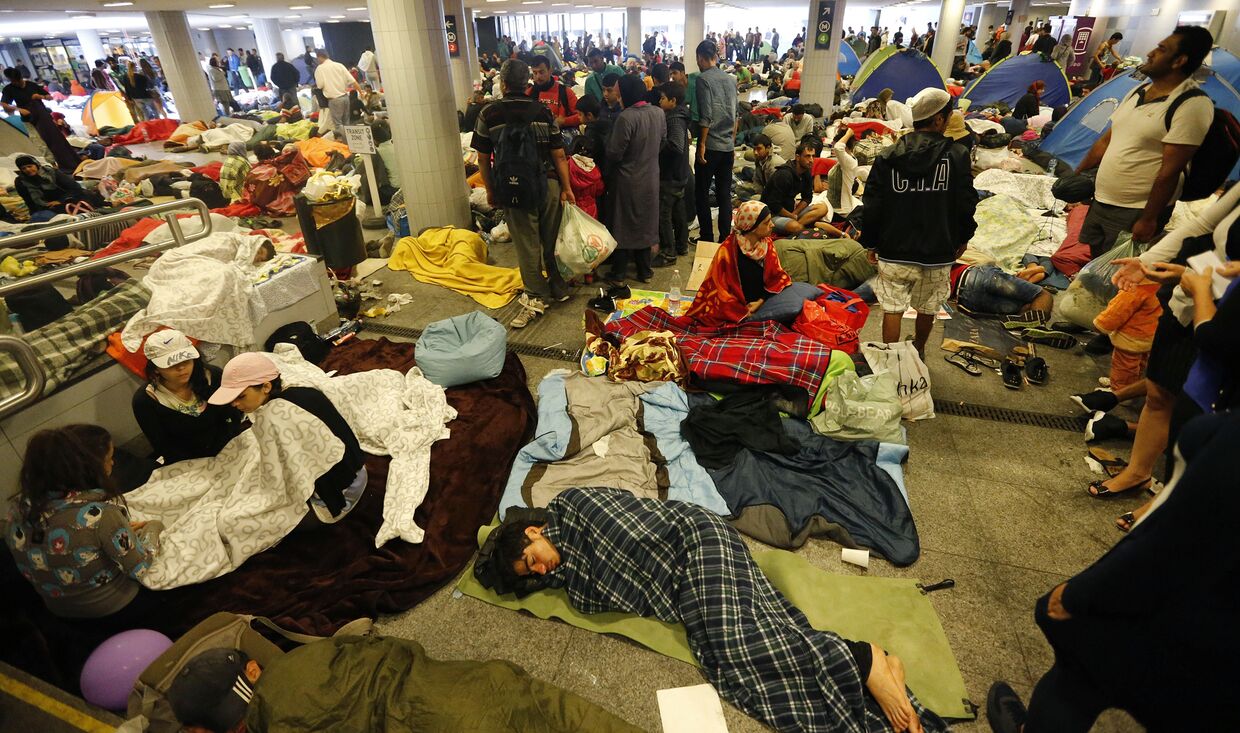 Беженцы на железнодорожной станции в Будапеште