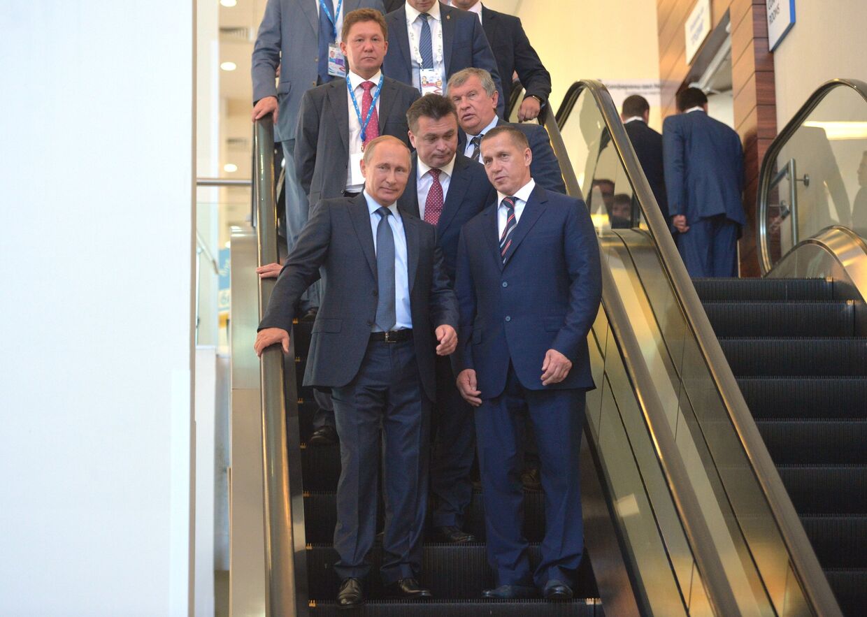 Путин принимает участие в работе первого Восточного экономического форума