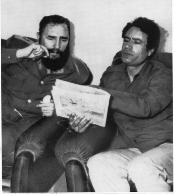 Фидель Кастро и Муаммар Каддафи в Триполи, 1977 год Фидель Кастро и Муаммар Каддафи в Триполи, 1977 год