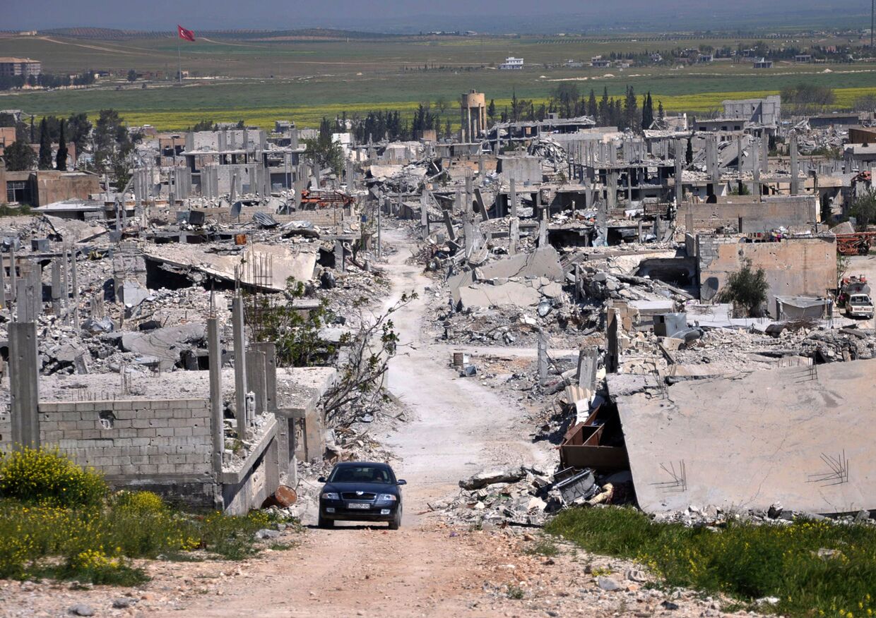 Район Кобани, разрушенный во время столкновений между боевиками Исламского государства и бойцами курдского сопротивления