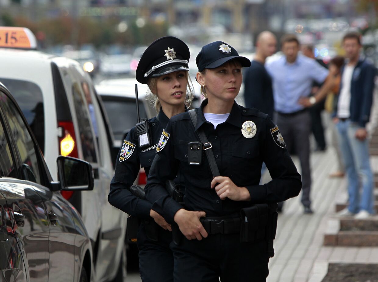 Украинские полицейские патрулируют Крещатик