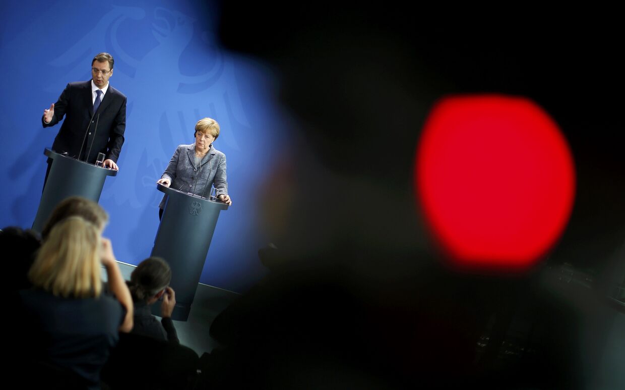 Совместное выступление премьер-министра Сербии Александра Вучича и канцлера ФРГ Ангелы Меркель