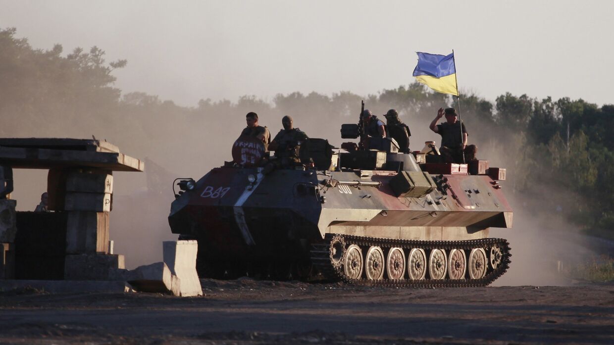 Украинские военные неподалеку от Луганска, август 2014 года