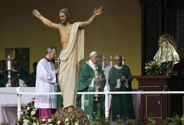Папа Франциск служит мессу на площади Революции в Гаване
