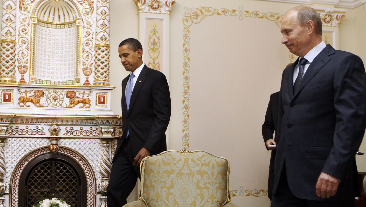 Владимир Путин и Барак Обама во время встречи в Москве, 2009 год