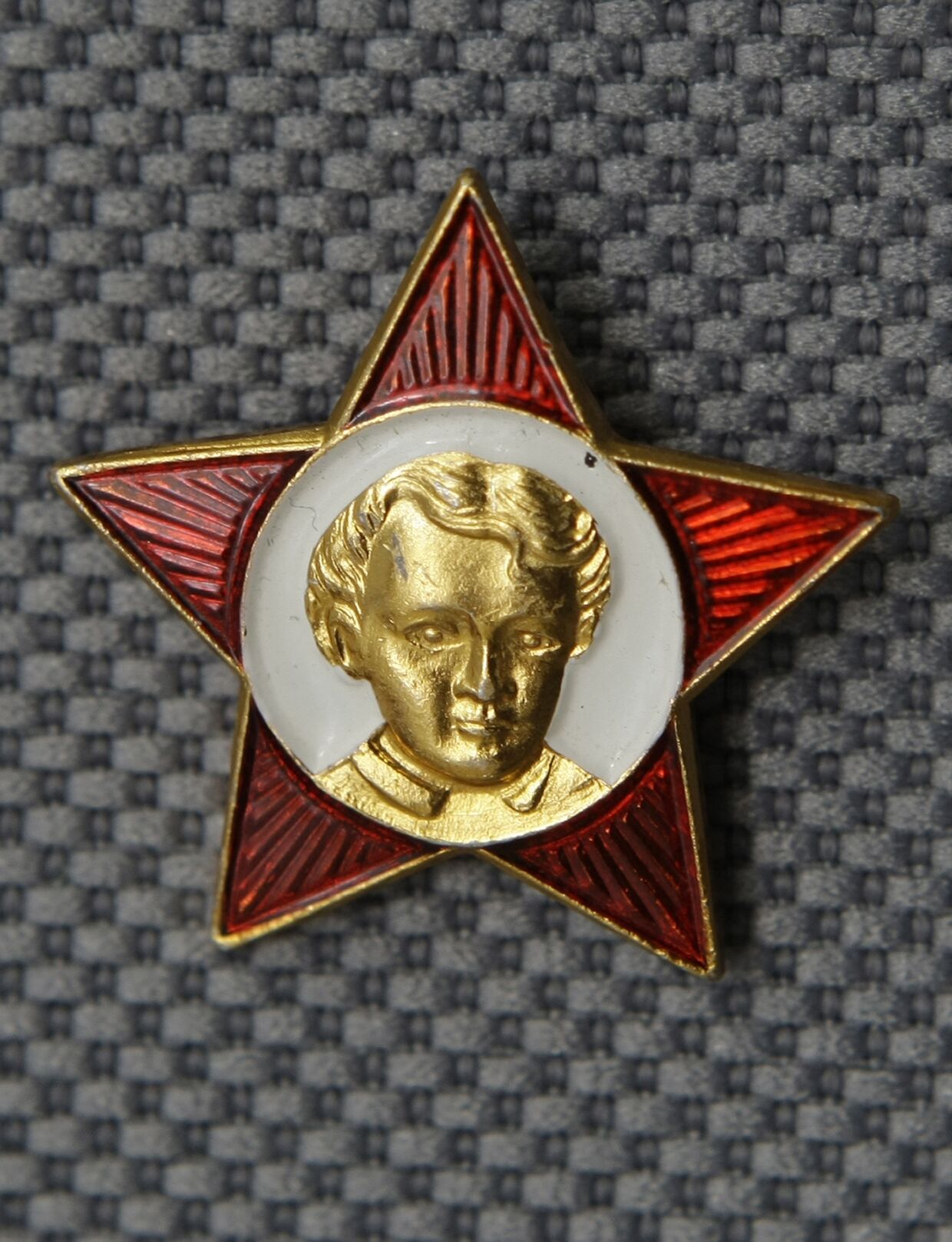 Значок с изображением Ленина в детстве