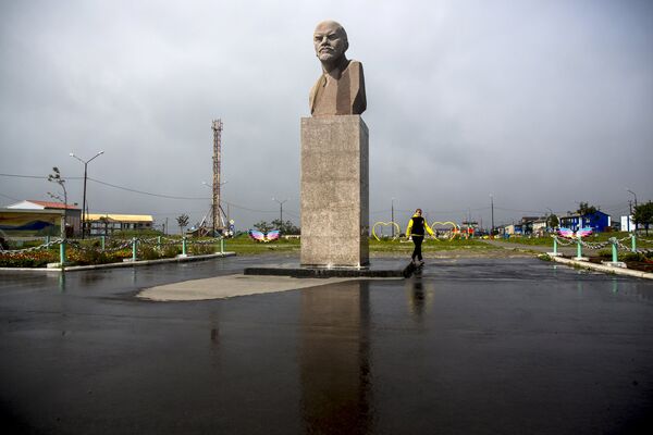 Памятник Ленину в Южно-Курильске