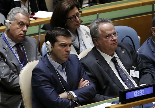 Премьер-министр Греции Алексис Ципрас слушает выступление Барака Обамы на 70-й сессии Генеральной ассамблеи ООН