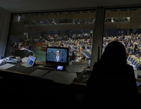 Президент Франции Франсуа Олланд выступает на 70-й сессии Генеральной ассамблеи ООН