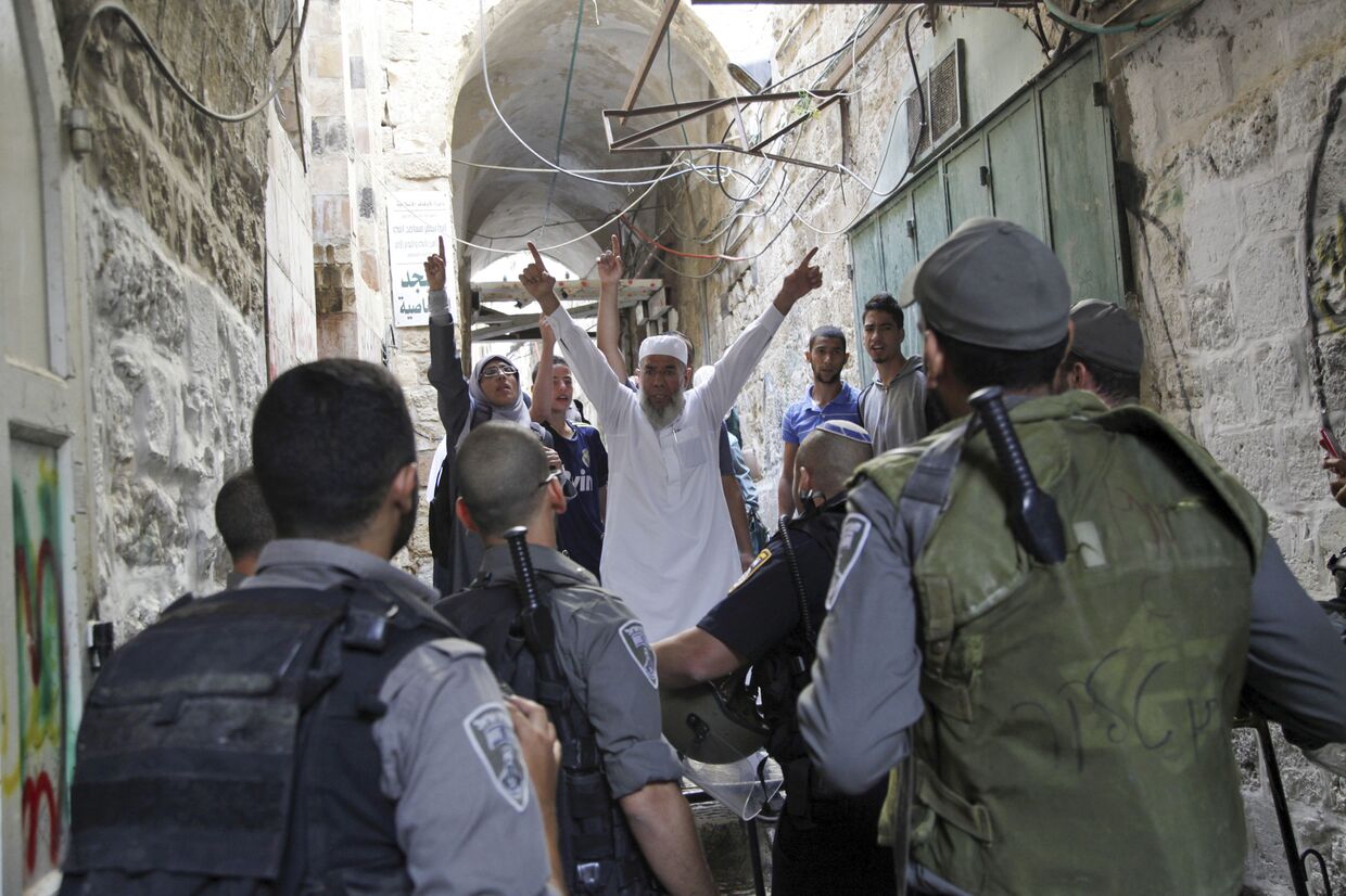 Столкновения палестинцев с полицией в Иерусалиме