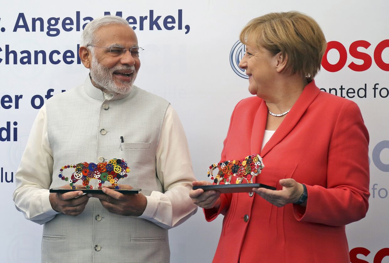 Премьер-министр Индии Нарендра Моди и канцлер ФРГ Ангела Меркель в учебном центре Bosch в Бангалоре
