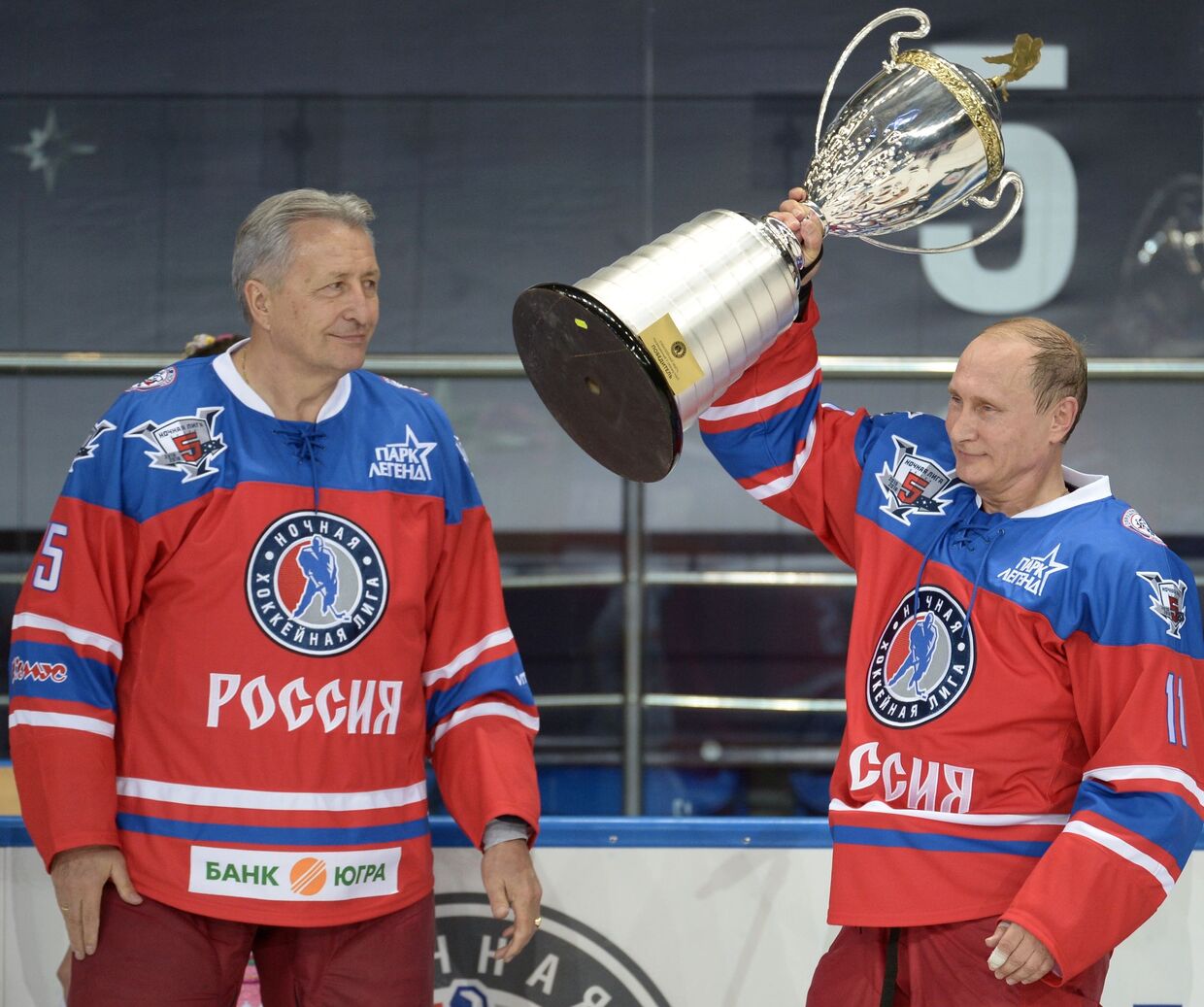 Президент РФ Владимир Путин принимает участие в хоккейном матче чемпионов НХЛ и Правления и почетных гостей НХЛ