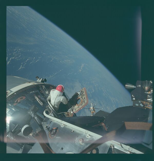Миссия «Аполлона-9»: выход Скотта в открытый космос