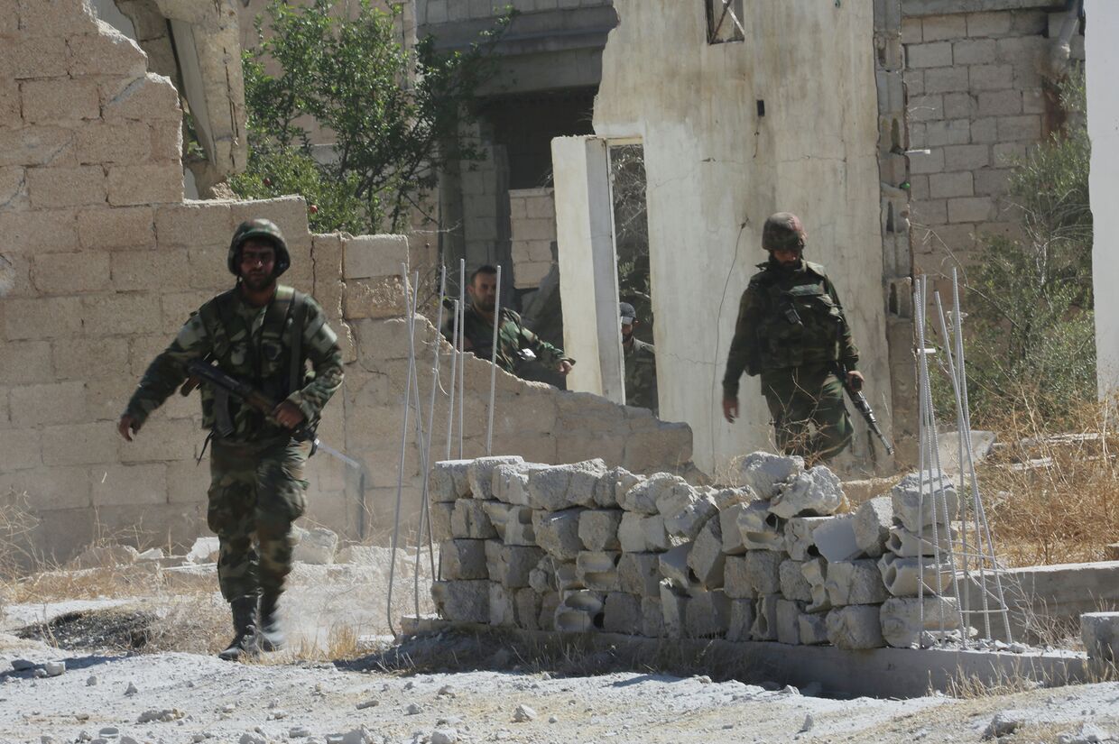 Сирийская армия входит в город Атшан (провинция Хама), освобожденный при помощи российской авиации