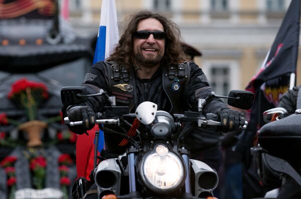 Президент Всероссийского мотоклуба Ночные волки Александр Залдостанов (Хирург) на открытии мотосезона 2015 в Санкт-Петербурге Президент Всероссийского мотоклуба Ночные волки Александр Залдостанов (Хирург) на открытии мотосезона 2015 в Санкт-Петербурге