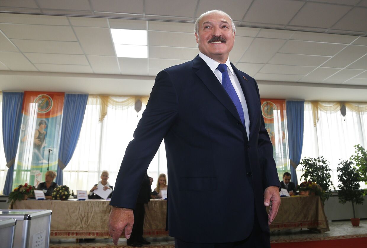 Александр Лукашенко после голосования на избирательном участке