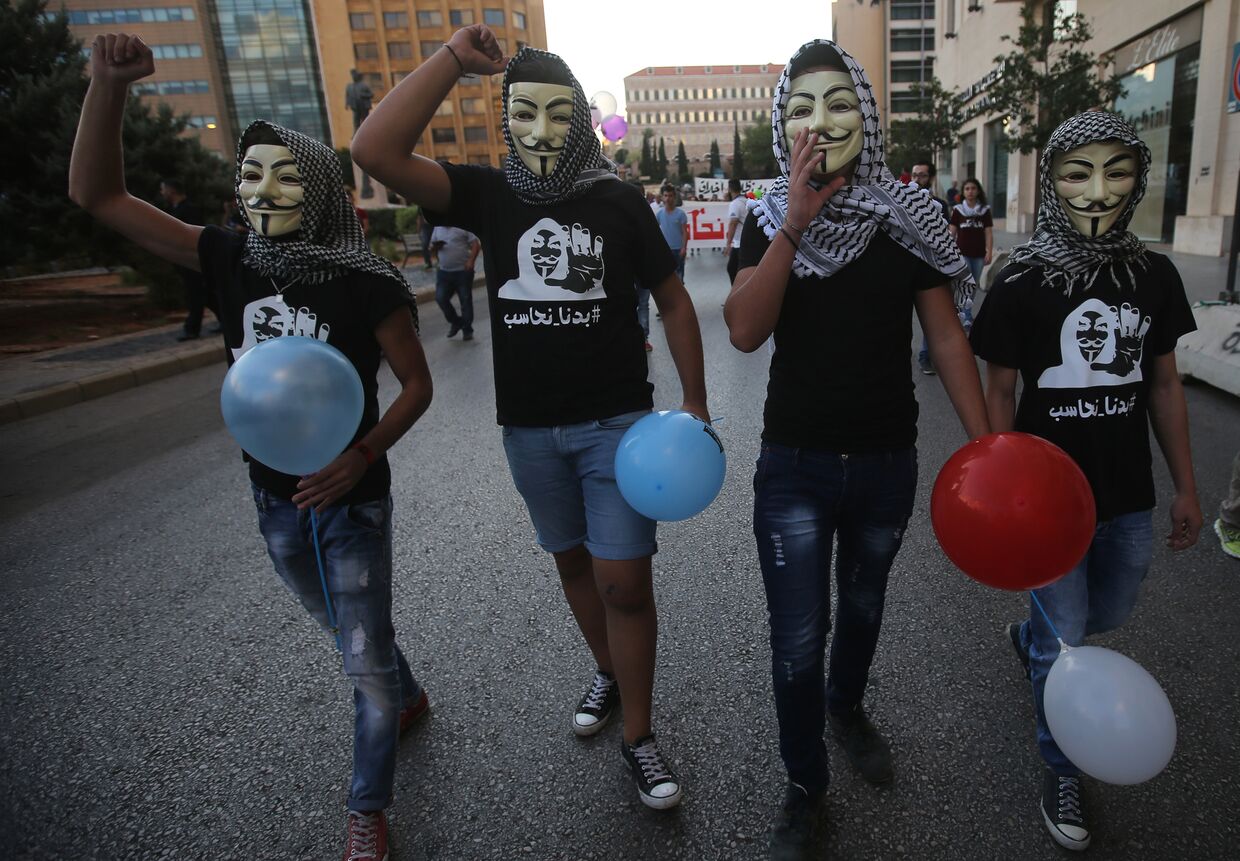 Участники акций протеста в Бейруте