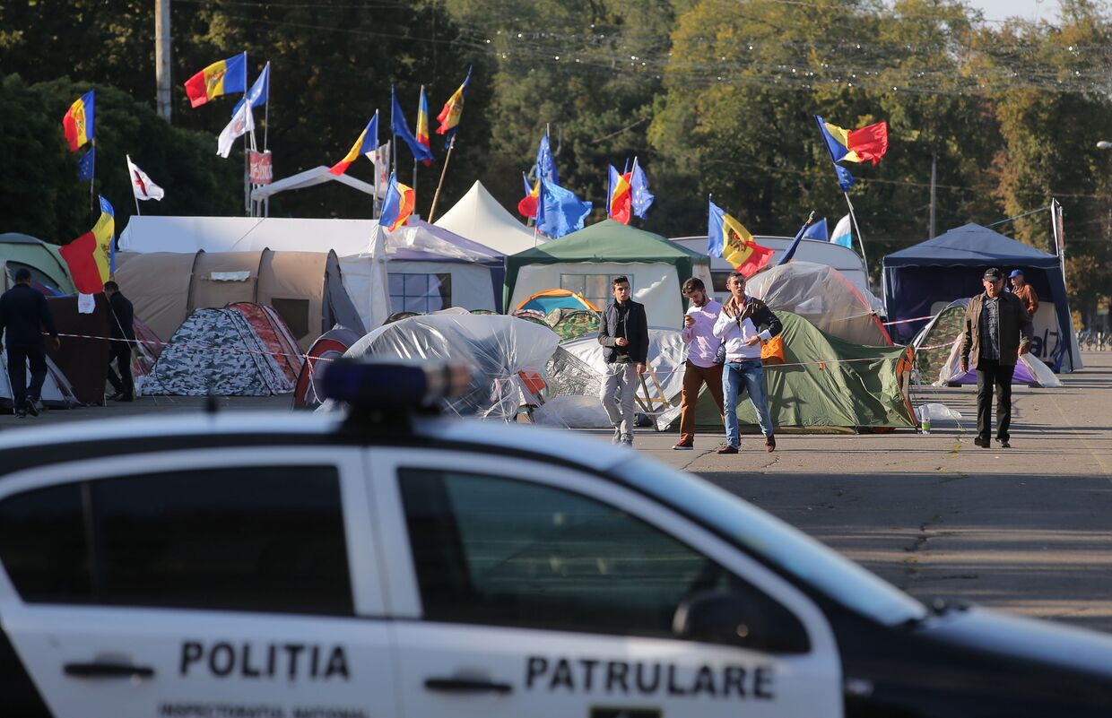 Палаточный лагерь участников антиправительственных акций в Кишиневе