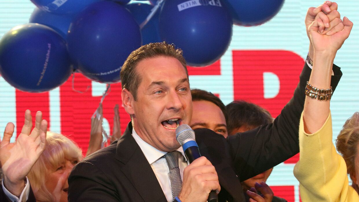 Лидер праворадикальной австрийской Партии свободы Хайнц-Кристиан Штрахе после победы на выборах в Вене