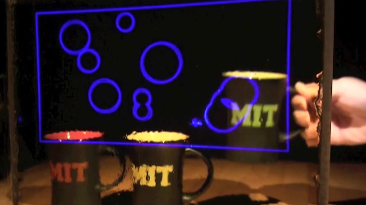 Физики из МИТ создали первый в мире прозрачный проекционный экран