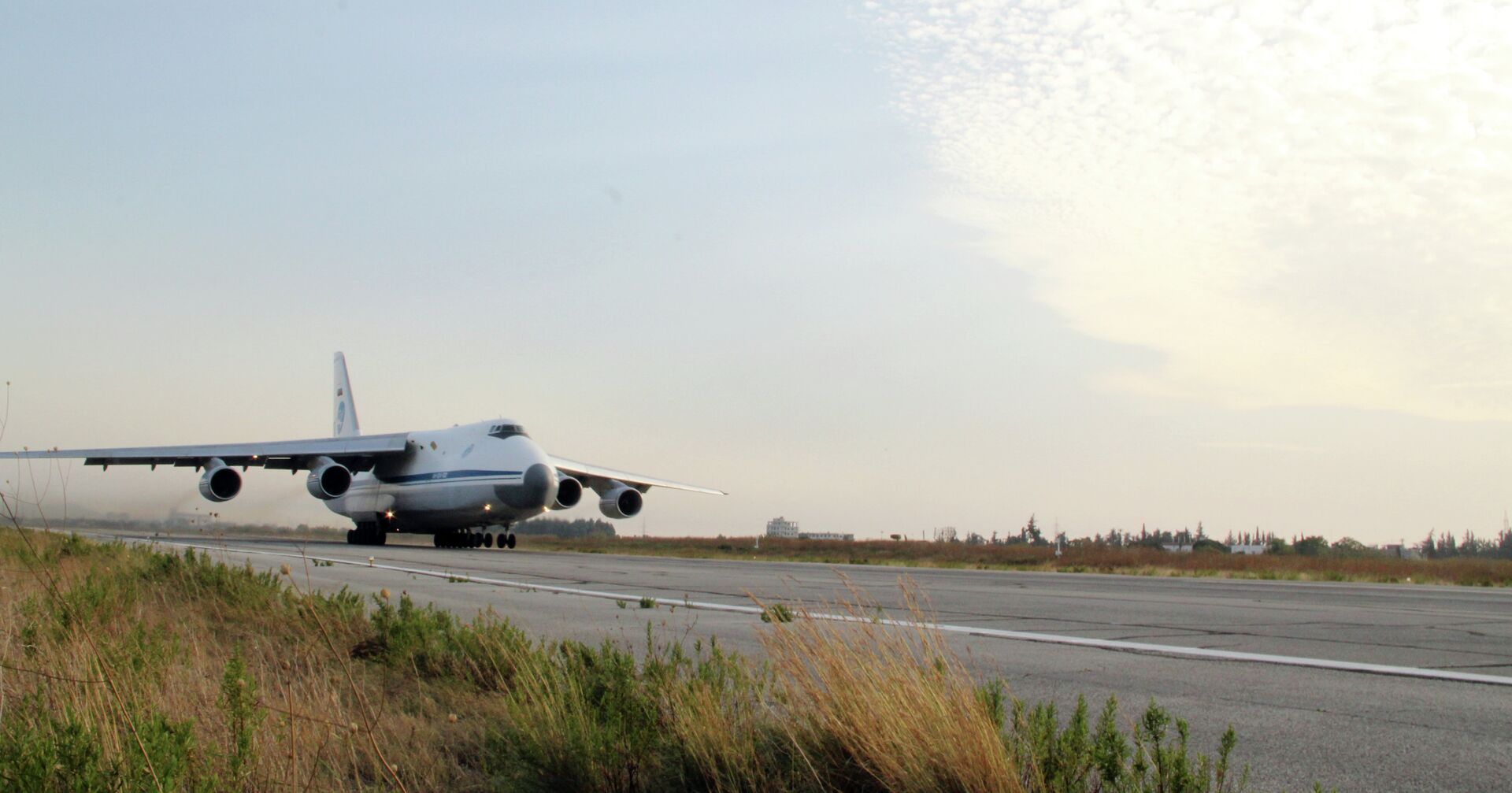 Российский транспортный самолет Руслан взлетает с базы Хмеймим в Сирии - ИноСМИ, 1920, 23.06.2021