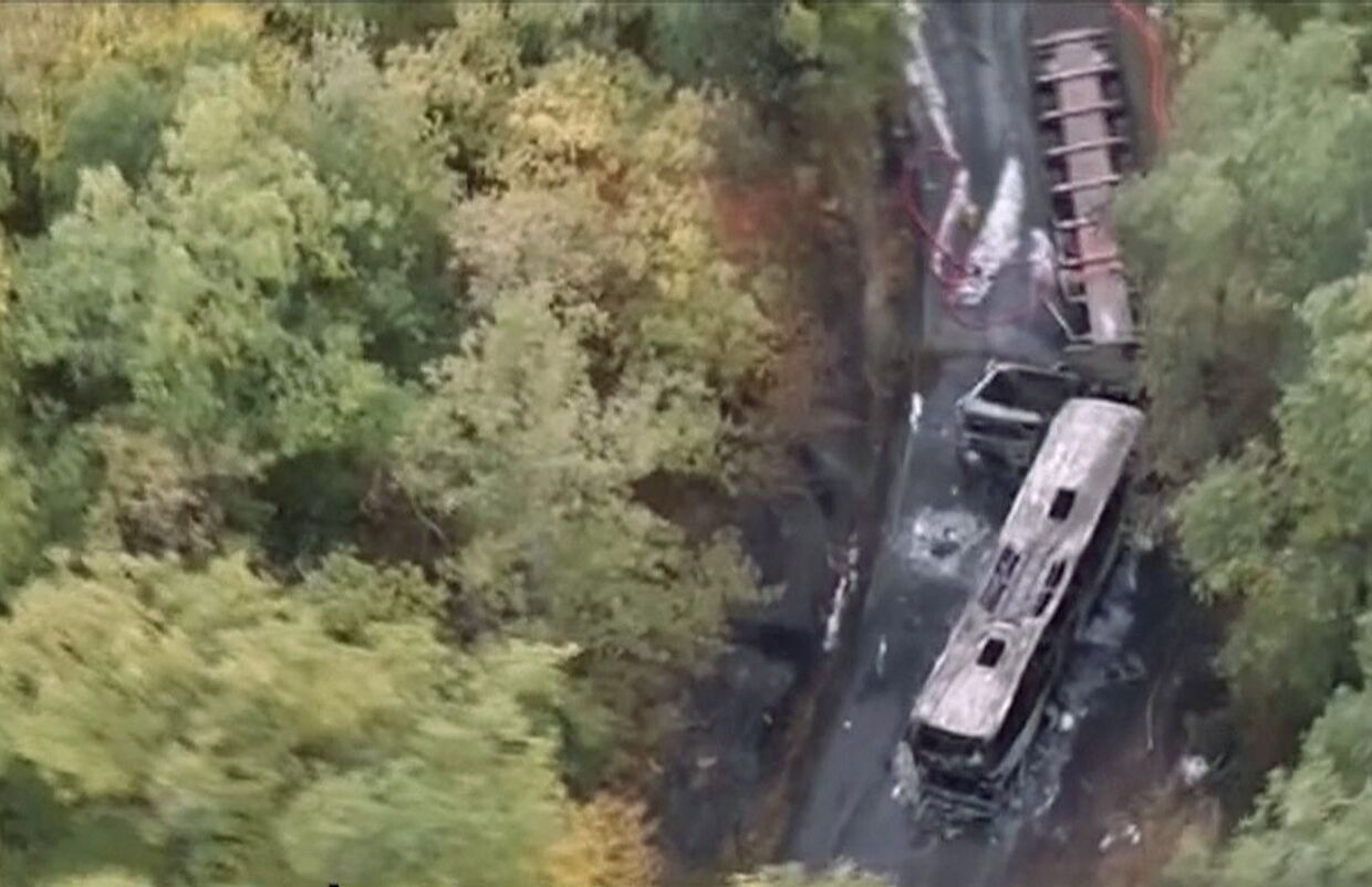Столкновение пассажирского автобуса и грузовика неподалеку от города Либурн в департаменте Жиронда, Франция