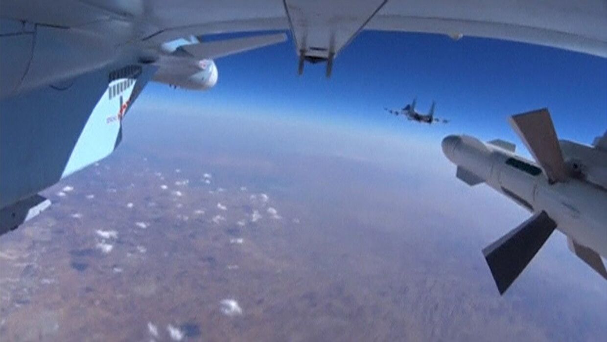 Самолеты российских Воздушно-космических сил во время боевого вылета