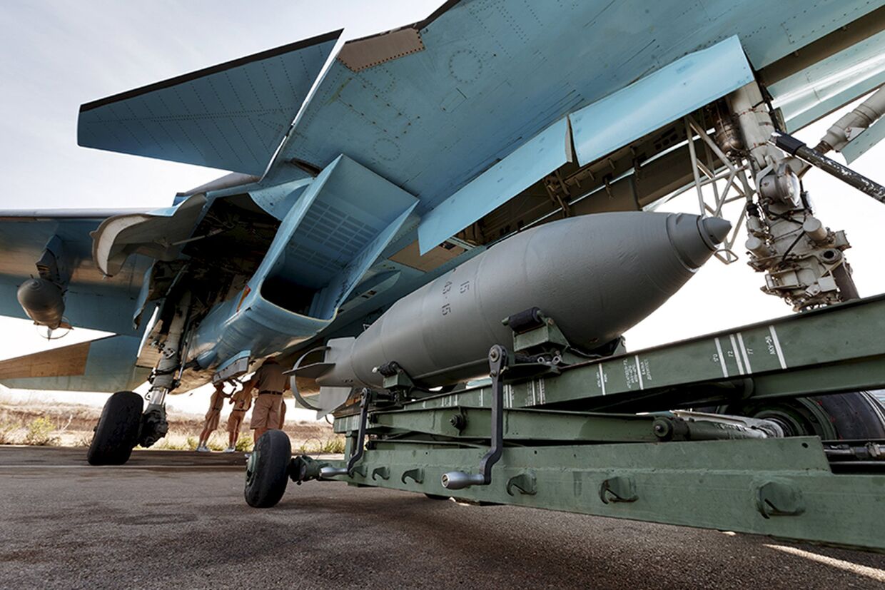 Истребитель-бомбардировщик Су-34 на авиабазе «Хмеймим» в сирийской провинции Латакия