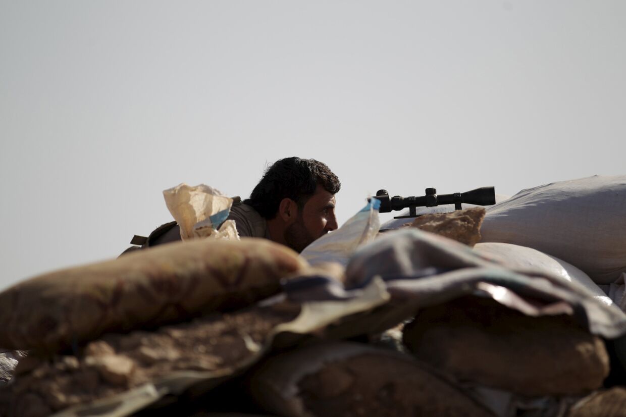 Боец Свободной сирийской армии рядом с городом Морек в провинции Хама, 14 октября 2015 г